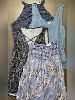 Tentree, Nordstrom, Old Navy, Reitmans Bundle Of Tank Tops In VGUC